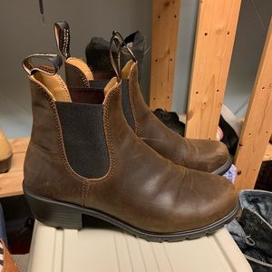 Women’s series heeled Chelsea boot BLUNDSTONE. Size uk 6.5 us 9.5.